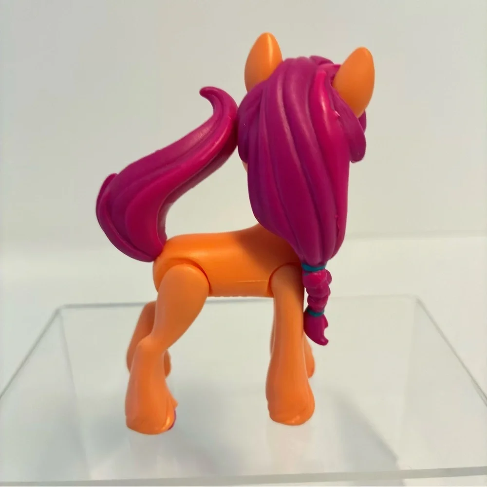 My Little Pony: A New Generation Sunny Starscout & Izzy Moonbow Action Figures